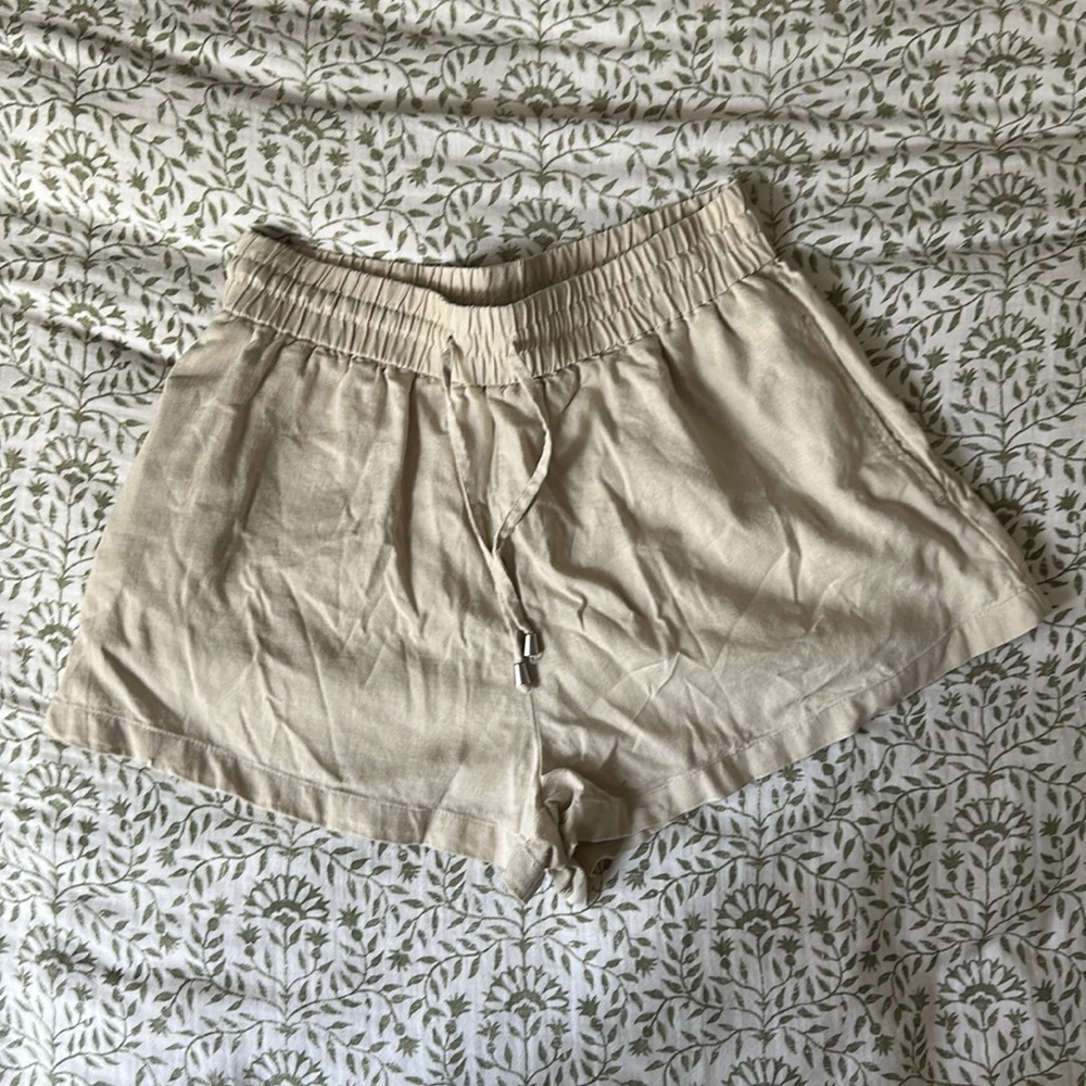 Zara • Cream Elastic Waist Shorts Size M